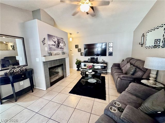 1600 North Torrey Pines Drive 101, Las Vegas, NV 89108