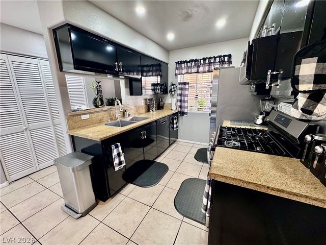 1600 North Torrey Pines Drive 101, Las Vegas, NV 89108
