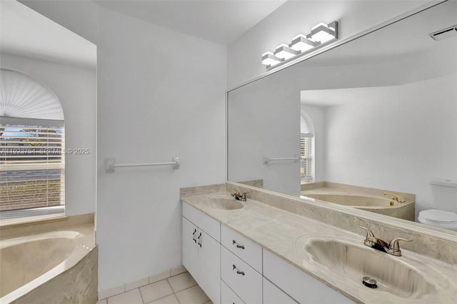 1321 SE Airoso Blvd, Port St. Lucie, FL 34983