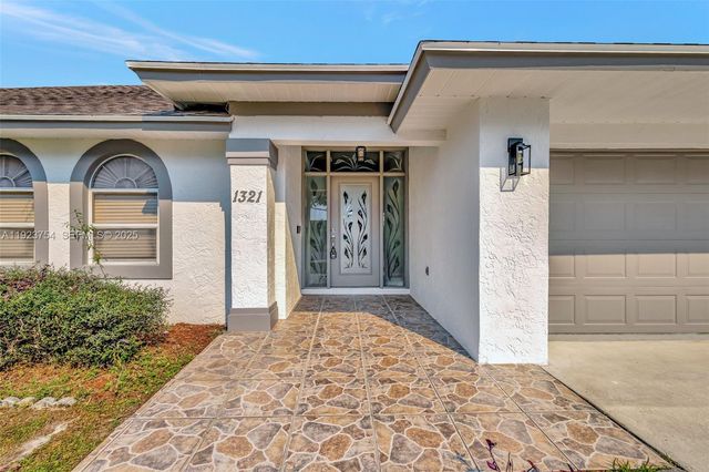 1321 SE Airoso Blvd, Port St. Lucie, FL 34983