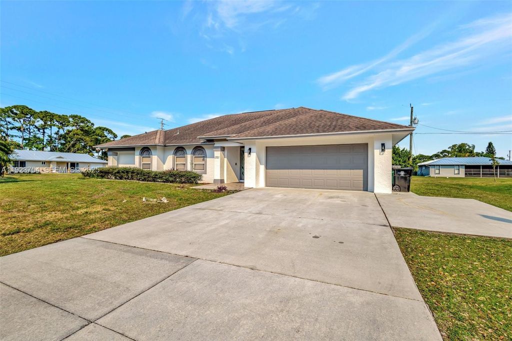 1321 SE Airoso Blvd, Port St. Lucie, FL 34983