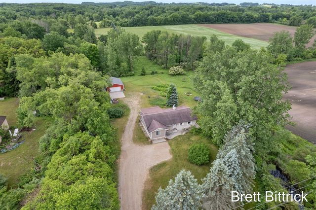 2810 20 Mile Road, Kent City, MI 49330