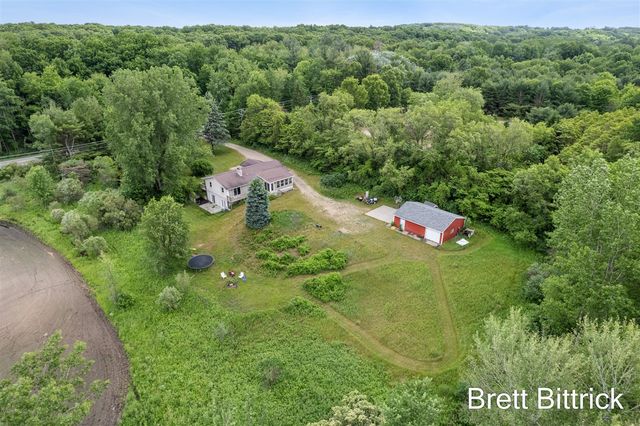 2810 20 Mile Road, Kent City, MI 49330