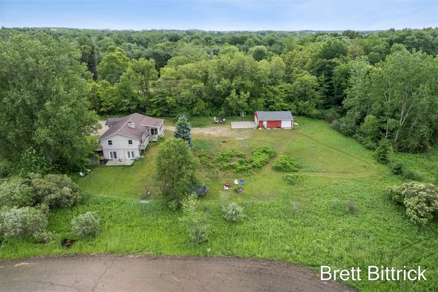 2810 20 Mile Road, Kent City, MI 49330