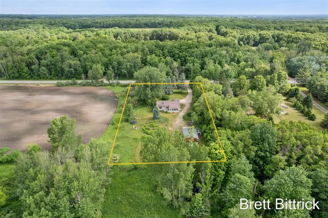 2810 20 Mile Road, Kent City, MI 49330