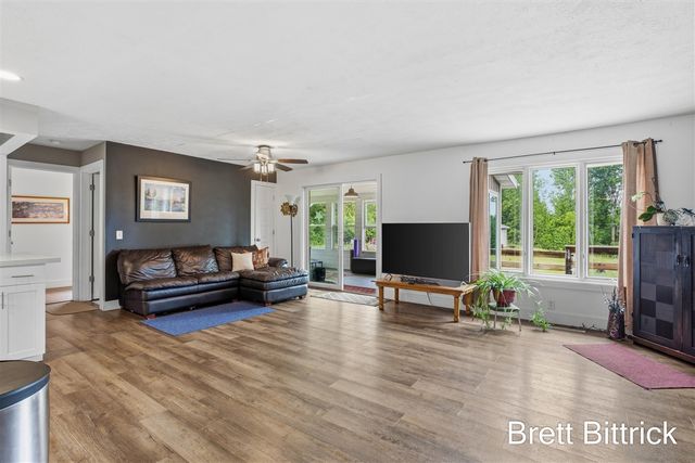 2810 20 Mile Road, Kent City, MI 49330