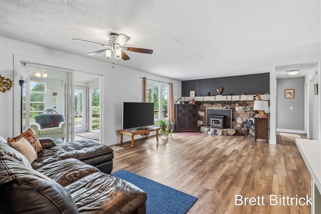 2810 20 Mile Road, Kent City, MI 49330