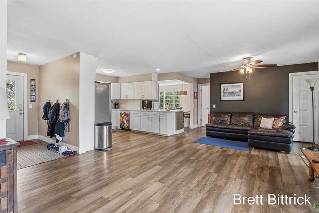 2810 20 Mile Road, Kent City, MI 49330