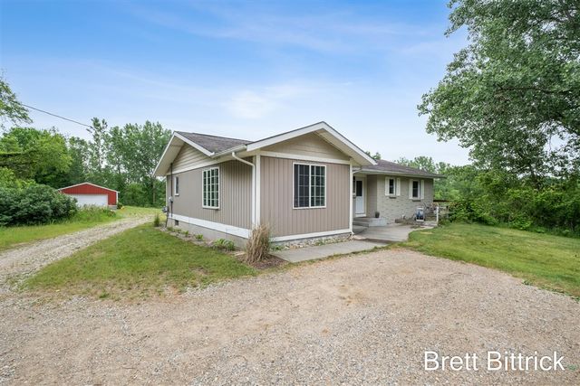 2810 20 Mile Road, Kent City, MI 49330