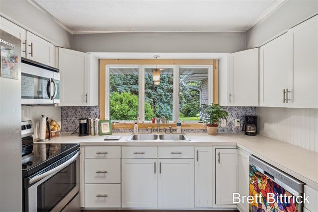 2810 20 Mile Road, Kent City, MI 49330