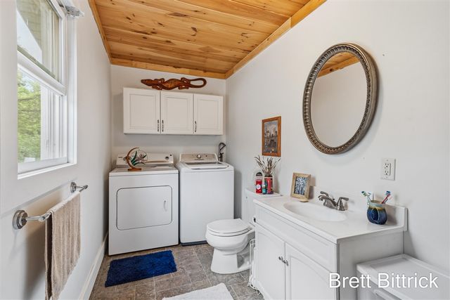 2810 20 Mile Road, Kent City, MI 49330