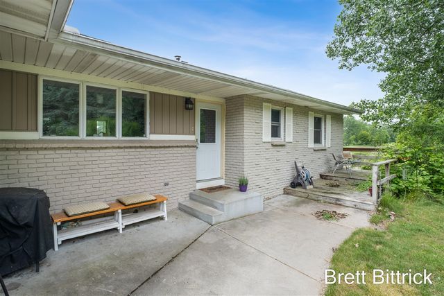 2810 20 Mile Road, Kent City, MI 49330
