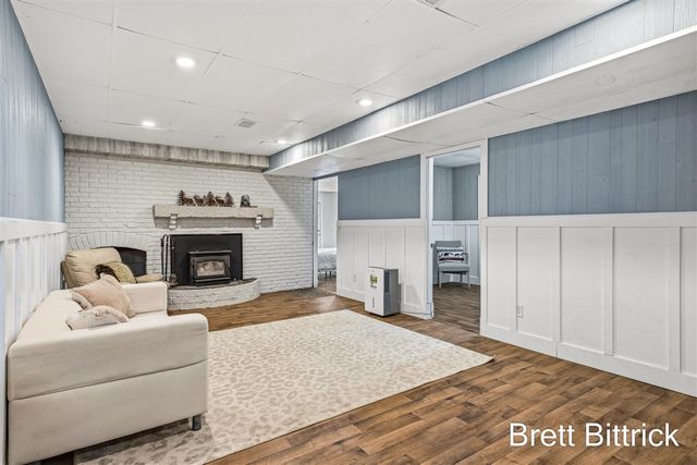 2810 20 Mile Road, Kent City, MI 49330