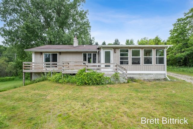 2810 20 Mile Road, Kent City, MI 49330