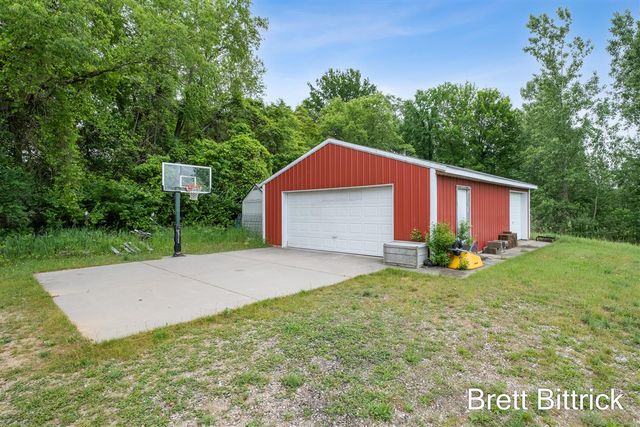 2810 20 Mile Road, Kent City, MI 49330