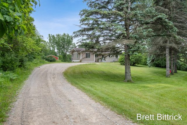 2810 20 Mile Road, Kent City, MI 49330