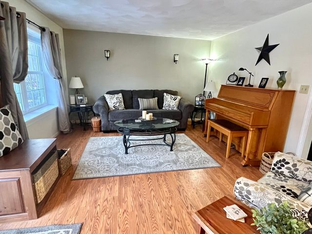 51 Benjamin Landing Ln 51, Franklin, MA 02038