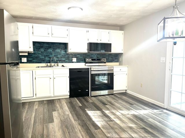 51 Benjamin Landing Ln 51, Franklin, MA 02038