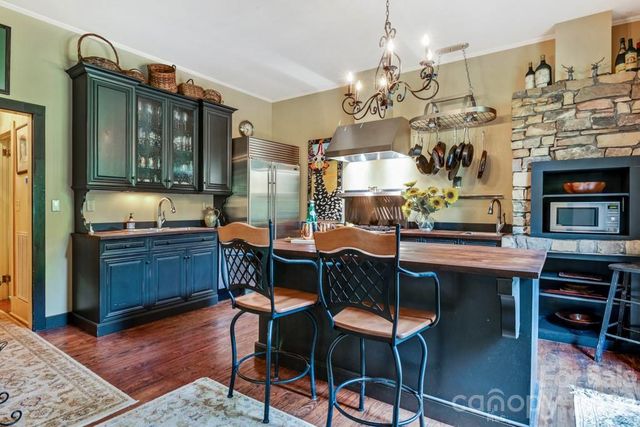 75 Charles Street, Saluda, NC 28773