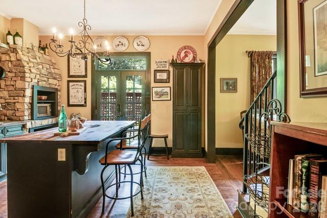 75 Charles Street, Saluda, NC 28773