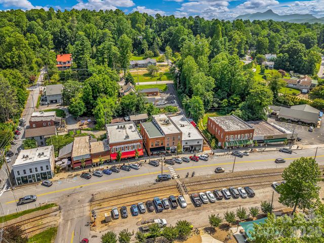 75 Charles Street, Saluda, NC 28773