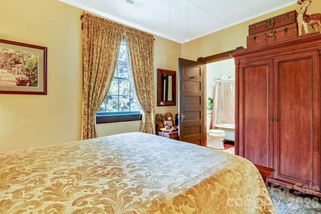 75 Charles Street, Saluda, NC 28773