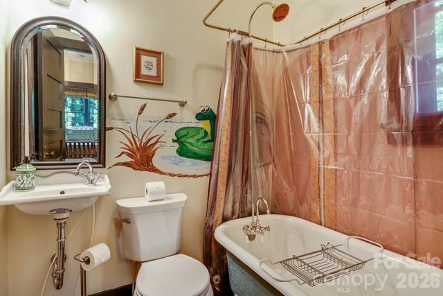 75 Charles Street, Saluda, NC 28773