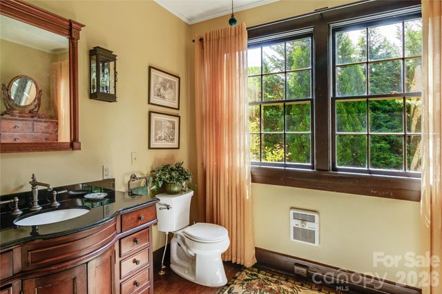 75 Charles Street, Saluda, NC 28773