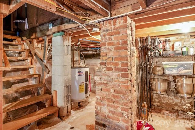 75 Charles Street, Saluda, NC 28773