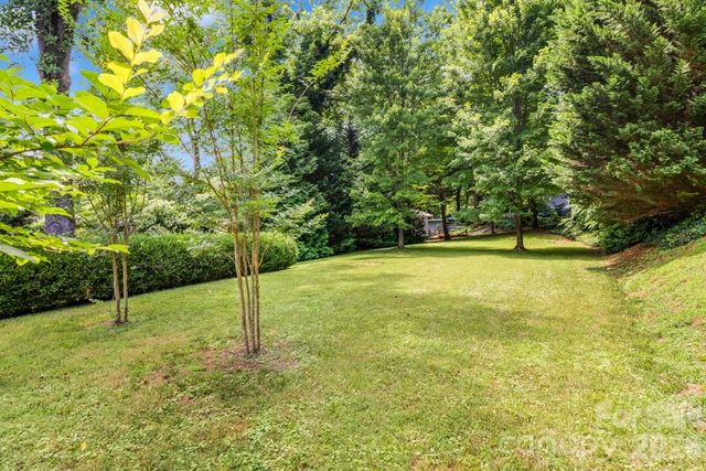 75 Charles Street, Saluda, NC 28773