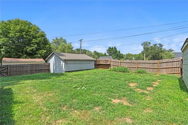1000 S Broadway Street, Leavenworth, KS 66048