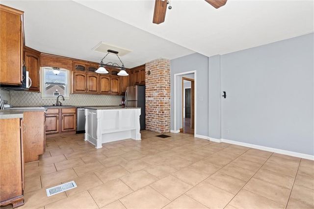1000 S Broadway Street, Leavenworth, KS 66048