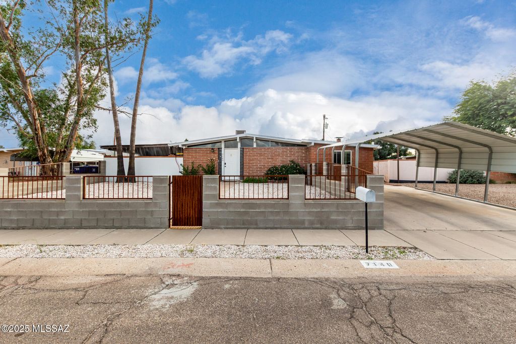 7140 E Port Au Prince Place, Tucson, AZ 85710
