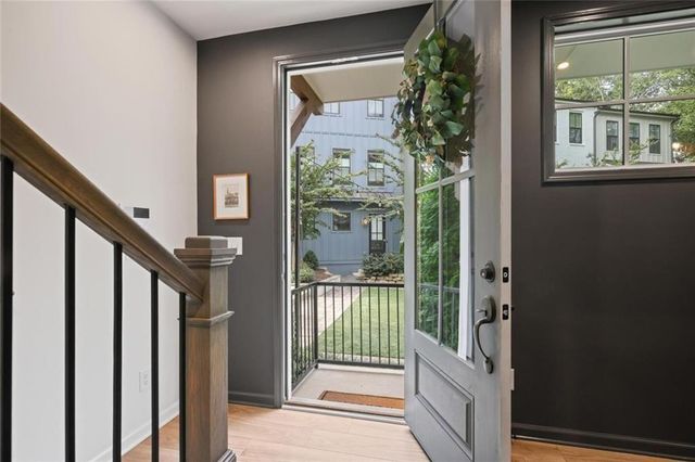 121 Chestnut Circle, Atlanta, GA 30342