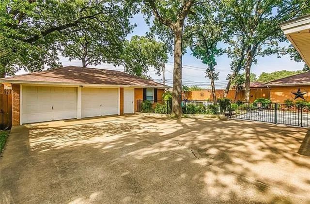218 W Holland Drive, Irving, TX 75062