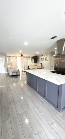 218 W Holland Drive, Irving, TX 75062