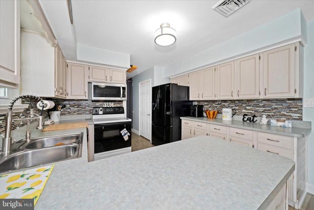 40 E SHADY DR, Newark, DE 19713