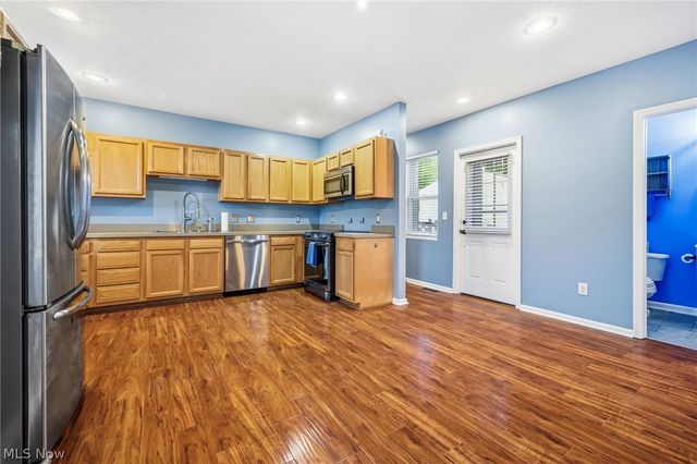 2213 10th Street, Cuyahoga Falls, OH 44221