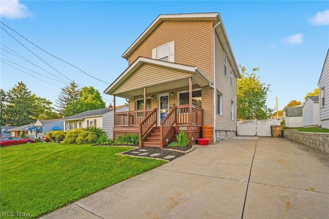 2213 10th Street, Cuyahoga Falls, OH 44221