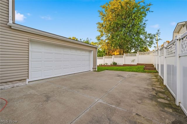 2213 10th Street, Cuyahoga Falls, OH 44221