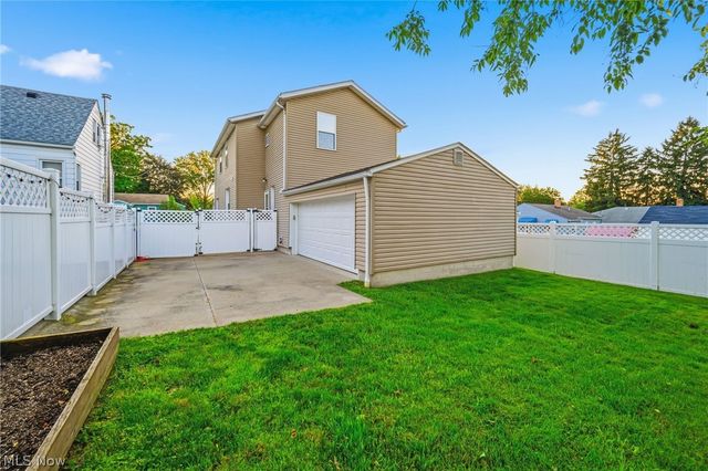 2213 10th Street, Cuyahoga Falls, OH 44221