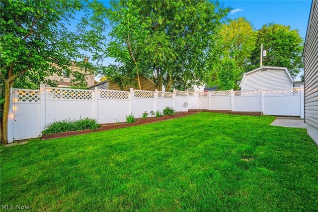 2213 10th Street, Cuyahoga Falls, OH 44221