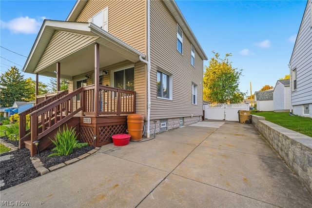 2213 10th Street, Cuyahoga Falls, OH 44221