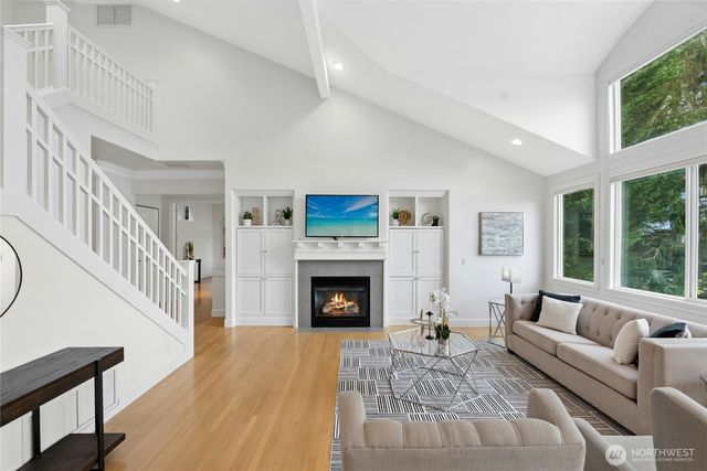 13130 Holmes Point Drive NE, Kirkland, WA 98034