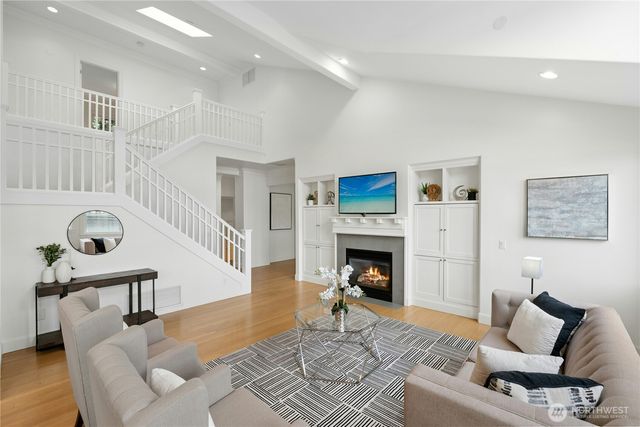 13130 Holmes Point Drive NE, Kirkland, WA 98034