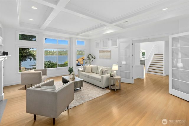 13130 Holmes Point Drive NE, Kirkland, WA 98034