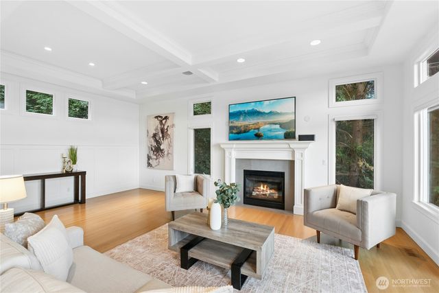 13130 Holmes Point Drive NE, Kirkland, WA 98034