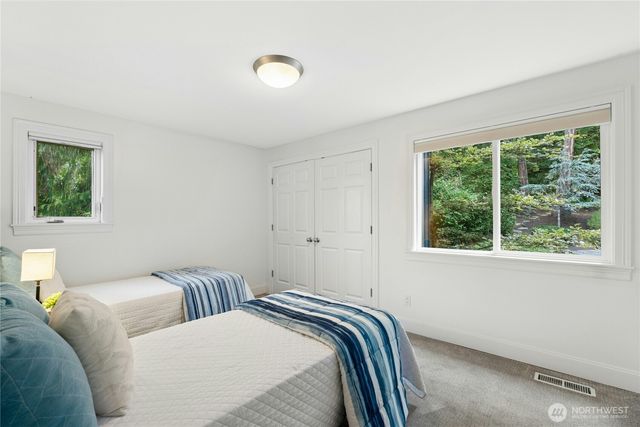 13130 Holmes Point Drive NE, Kirkland, WA 98034