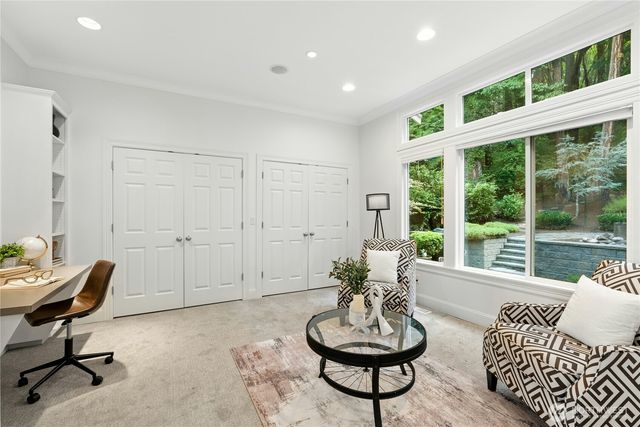 13130 Holmes Point Drive NE, Kirkland, WA 98034