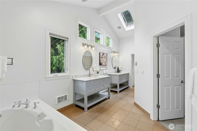 13130 Holmes Point Drive NE, Kirkland, WA 98034